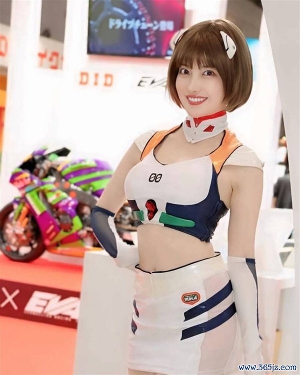 日本赛车女郎Cos初代女神绫波丽 身高腿长太顶了